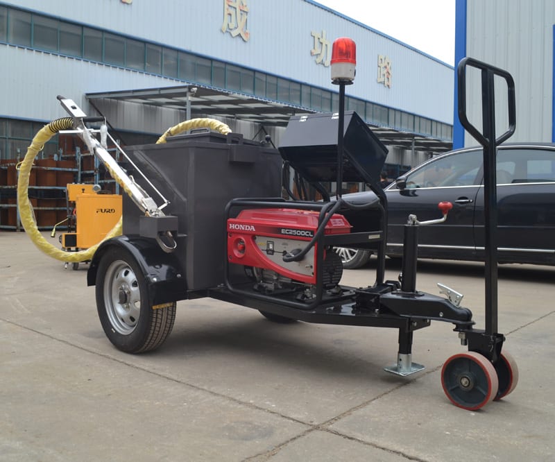Компактная машина заделки трещин FURD FGF-100, 100 л, Honda-генератор