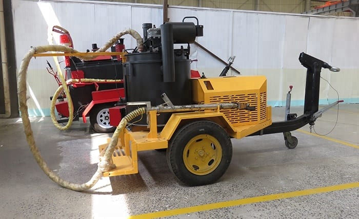 Прицепной герметизатор швов FURD FGF-200, 200 л, барабанное перемешивание